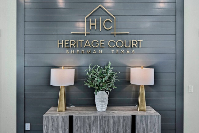 Heritage Court Luxury Townhomes *Now Open in Sherman, TX - Foto de edificio - Building Photo