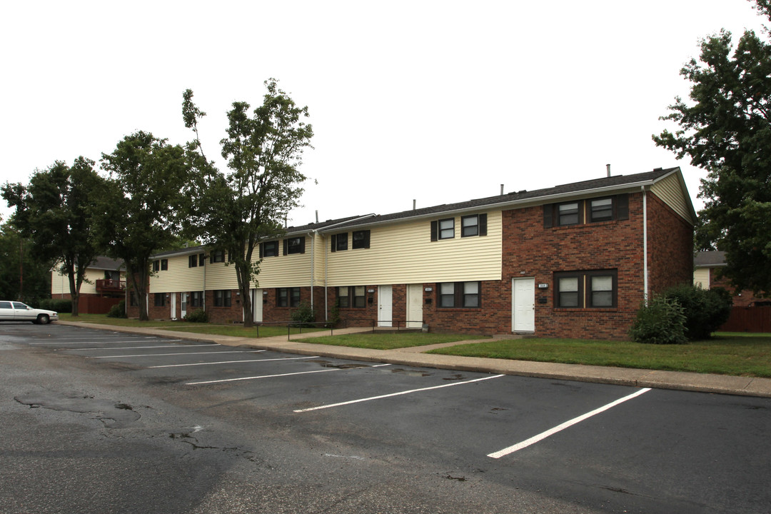 Garden Side Terrace in Jeffersonville, IN - Foto de edificio