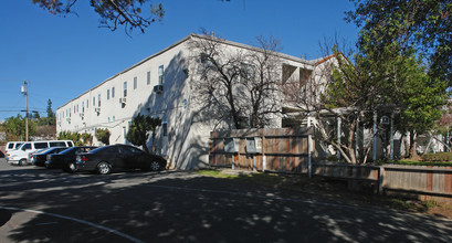 1120 Huntington Dr in South Pasadena, CA - Foto de edificio - Building Photo