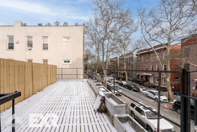 847 Knickerbocker Ave, Unit 2R in Brooklyn, NY - Building Photo - Building Photo