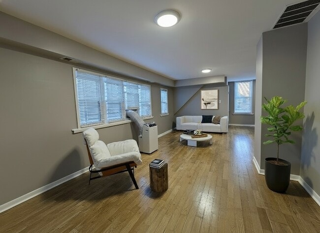 2623 N Emmett St, Unit 07102 in Chicago, IL - Foto de edificio - Building Photo