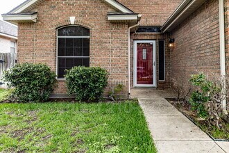 2739 Montebello in San Antonio, TX - Building Photo - Building Photo