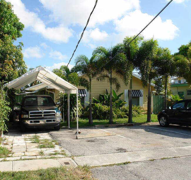 901 SE 14th Ct in Fort Lauderdale, FL - Foto de edificio - Building Photo