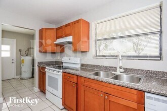 4760 NW 3rd Ct in Plantation, FL - Building Photo - Building Photo