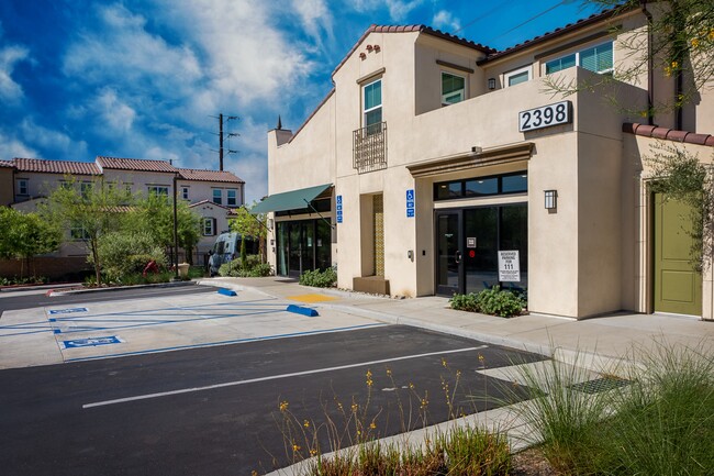 Arrow Vista Village in Upland, CA - Foto de edificio - Building Photo