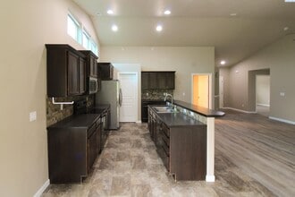 3919 Peppertree Court in Pasco, WA - Foto de edificio - Building Photo