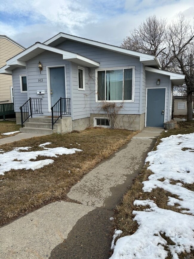 property at 913 N Park Ave