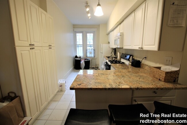 1868 Commonwealth Ave in Boston, MA - Building Photo - Building Photo