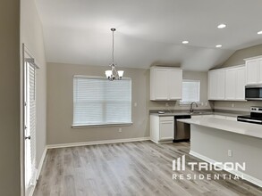 205 Old Spanish Trail in Waxahachie, TX - Building Photo - Building Photo