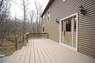 38 W Mountain Ln in Roxbury, CT - Foto de edificio - Building Photo