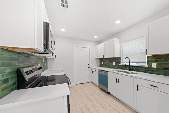 3313 Thibet St in Dallas, TX - Building Photo - Building Photo