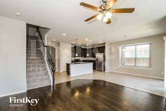 3712 Fossil Tree Ln in Fort Worth, TX - Foto de edificio - Building Photo