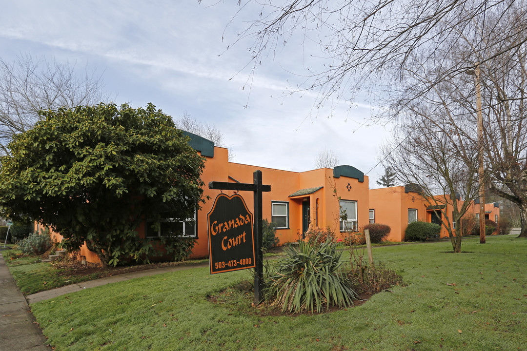 Granada Court Apartments in Portland, OR - Foto de edificio