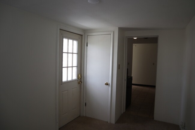 241 Ash St, Unit 2 in California, PA - Building Photo - Building Photo