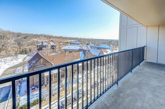 Thornton Place Apartments in Minneapolis, MN - Building Photo - Interior Photo