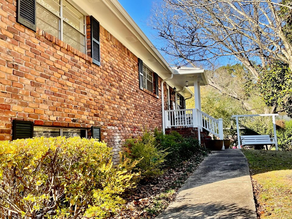 1992 Woodbine Cir in Austell, GA - Building Photo