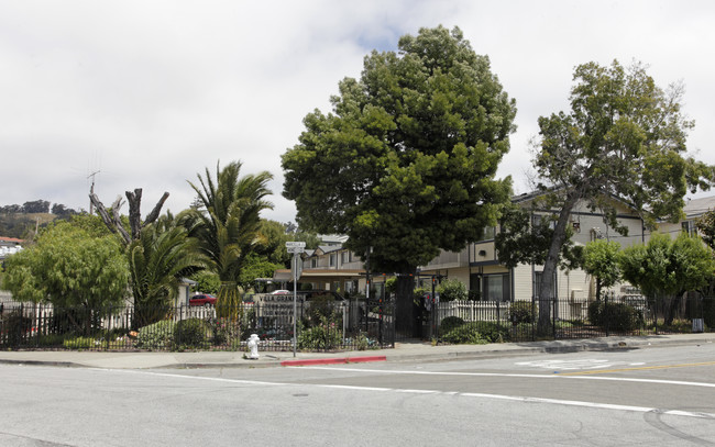 Villa Granada Townhomes in San Leandro, CA - Building Photo - Building Photo