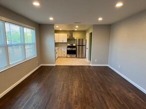 472 Clara Street in Oakland, CA - Foto de edificio - Building Photo