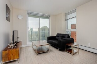 9733-9111 111 St NW in Edmonton, AB - Building Photo