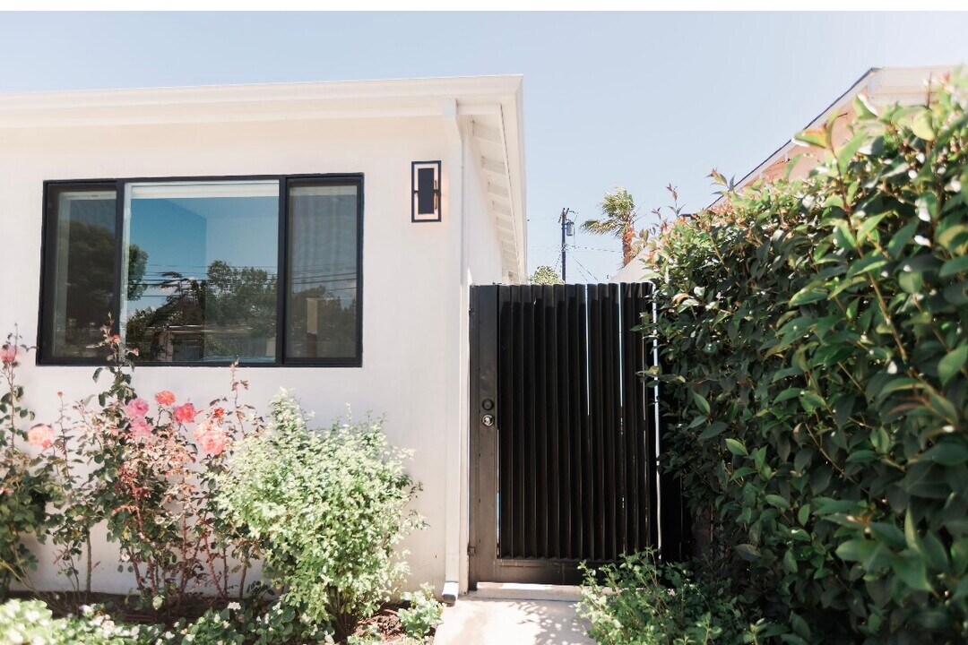 12032 Braddock Dr in Culver City, CA - Building Photo