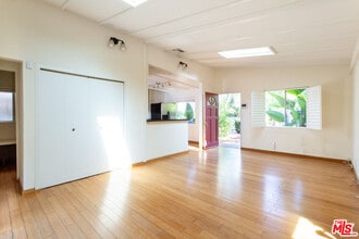 3625 Maplewood Ave in Los Angeles, CA - Building Photo - Building Photo