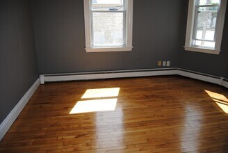 137 Belmont St-Unit -137 in Belmont, MA - Building Photo - Building Photo