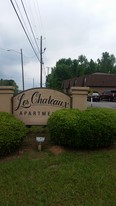 Les Chateaux Apartments