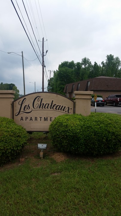 Les Chateaux Apartments in Selma, AL - Foto de edificio