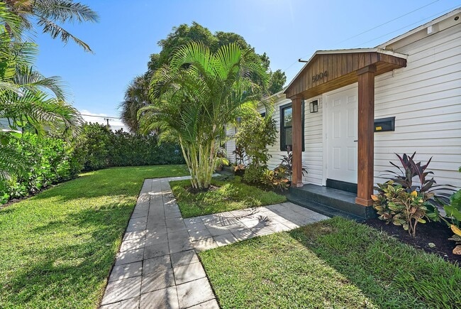 5004 Webster Ave in West Palm Beach, FL - Building Photo - Building Photo
