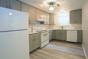 251-253-253 Dakota Ave in Pittsburgh, PA - Building Photo