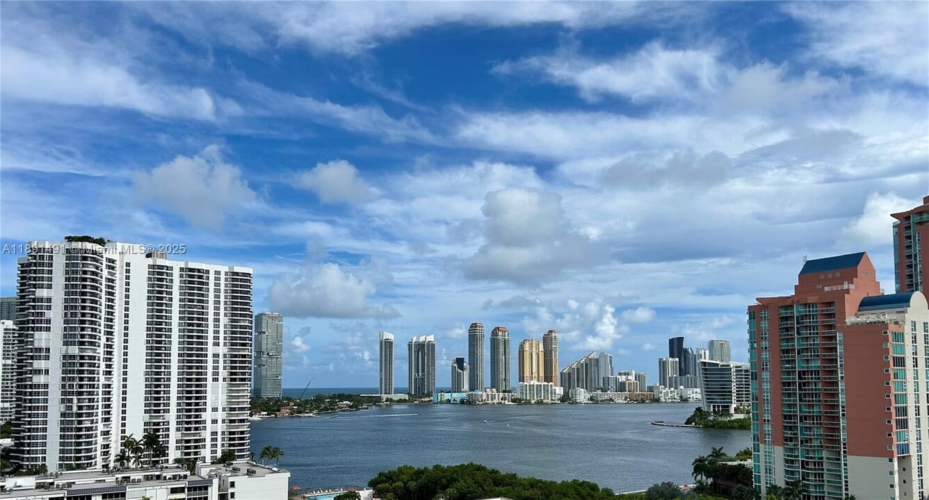 3300 NE 192 St in Aventura, FL - Building Photo