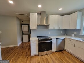 2070 Black Fox Dr NE in Atlanta, GA - Building Photo - Building Photo