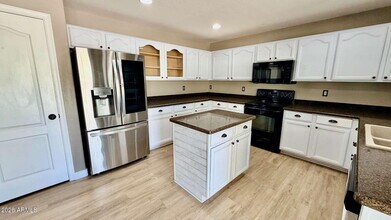 21054 N Sansom Dr in Maricopa, AZ - Building Photo - Building Photo
