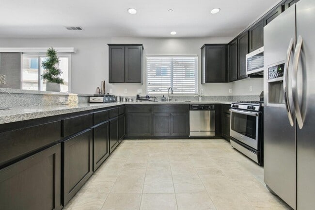 6958 Stanza Ct in Fontana, CA - Foto de edificio - Building Photo