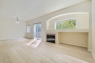 14335 Simonds Rd NE in Kirkland, WA - Building Photo - Building Photo