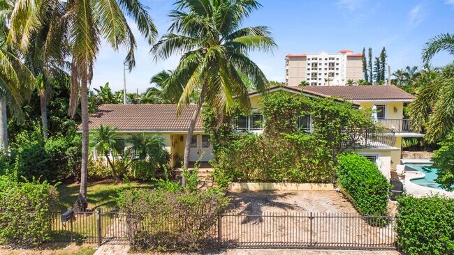 518 N Riverside Dr in Pompano Beach, FL - Building Photo - Building Photo
