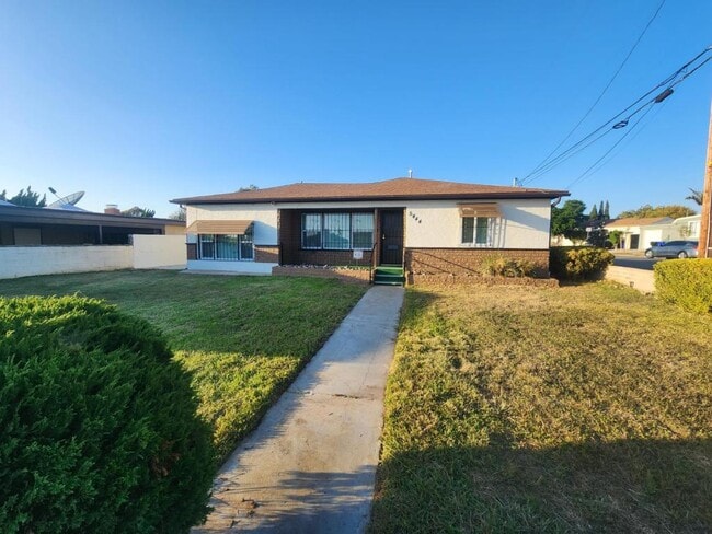 5444 Roswell St