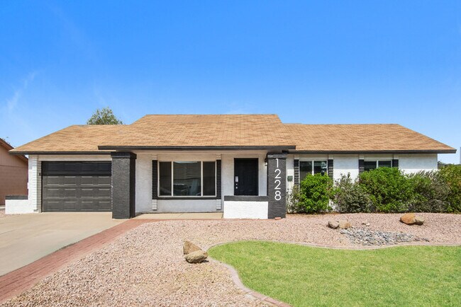 property at 1228 N Freestone Cir