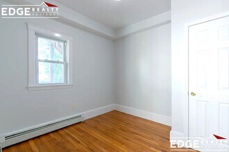 28 Mt Hope St, Unit 1 in Boston, MA - Building Photo - Building Photo
