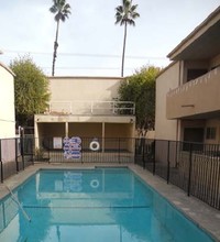 Kester Palace in Van Nuys, CA - Foto de edificio - Building Photo