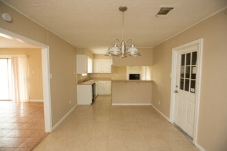 5602 Briarwick Ln in Houston, TX - Building Photo - Building Photo