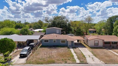 250 Arapahoe Dr in San Antonio, TX - Foto de edificio - Building Photo