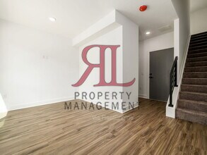 1096 Oak St in Columbus, OH - Foto de edificio - Building Photo