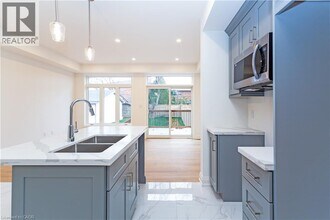 29 Dana Dr in Hamilton, ON - Building Photo - Building Photo