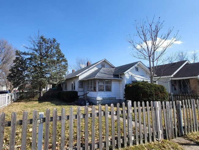 1329 N Gladstone Ave in Indianapolis, IN - Building Photo - Building Photo
