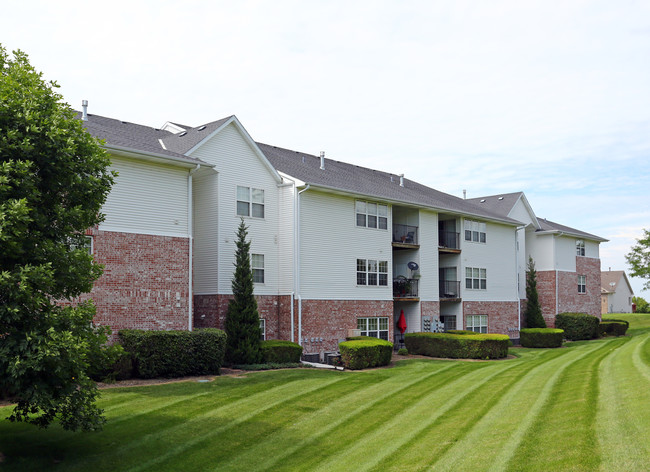 Standing Bear Lake Apartments photo'