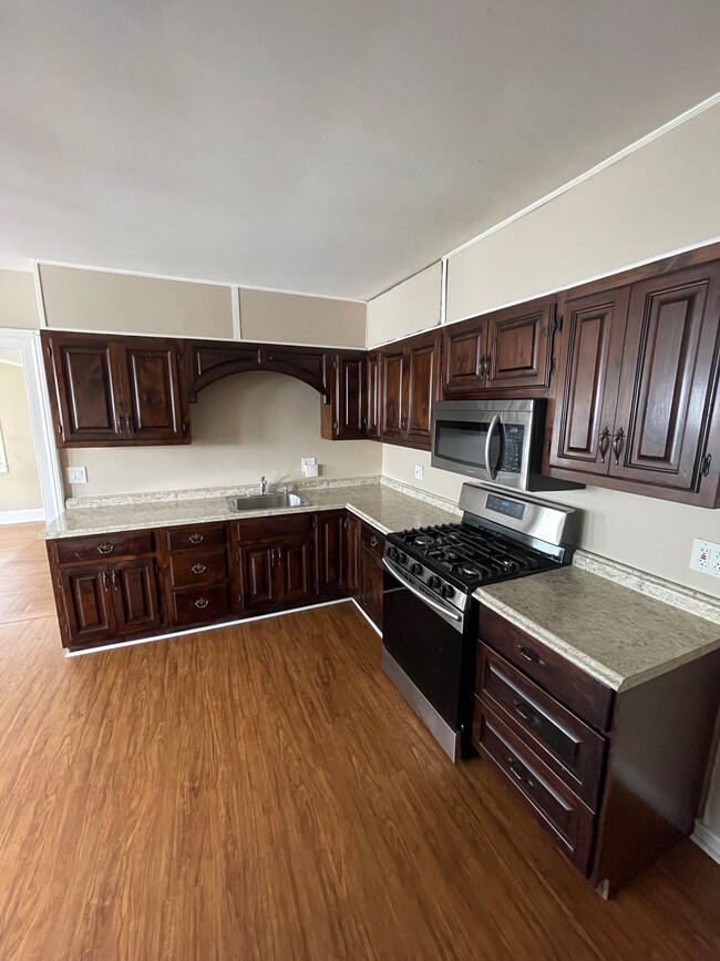 49 Vine St, Unit 1 in Meriden, CT - Foto de edificio - Building Photo