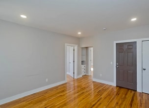 13 Hampden St in Westfield, MA - Building Photo - Building Photo