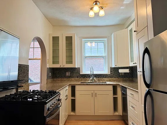 22 Pembroke St, Unit 22 Pembroke St Unit 1 in Chelsea, MA - Foto de edificio - Building Photo