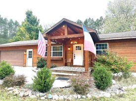 2943 N Reynolds Rd in Interlochen, MI - Building Photo